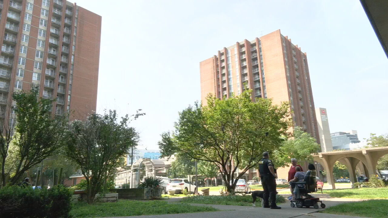 Dosker Manor residents living with mold, bed bugs as councilmembers call for change